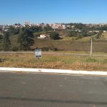 Rua asfaltada no Residencial Santo Antônio localizado no município São Tiago no estado de Minas Gerais.